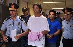 Ronaldinho hiện giờ ra sao sau khi bị bắt ở Paraguay?