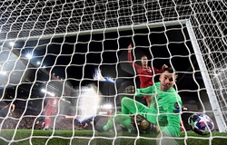 Thủ môn Adrian của Liverpool bị đe dọa sau khi mắc lỗi ở Cúp C1