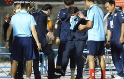 Hai ông thầy người Italy và Hàn Quốc ở V.League “bắt chân” chào nhau giữa mùa COVID-19