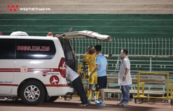 Trung vệ Thanh Hóa FC đổ máu, nhập viện khẩn sau khi va chạm tuyển thủ Việt Nam