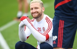 Ngôi sao Arsenal làm tan chảy NHM khi đăng ảnh tập luyện với con gái