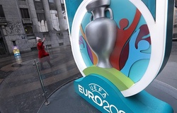 NÓNG: UEFA hoãn VCK Euro 2020 sang hè 2021