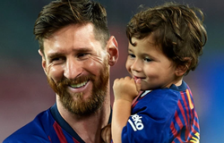 Mateo Messi bắt chước cách ăn mừng bàn thắng đặc biệt của cha