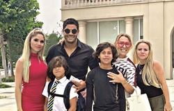 Tiền đạo người Brazil Hulk kết hôn với cháu gái của... vợ cũ