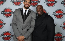 Cha Karl-Anthony Towns cũng dương tính với COVID-19