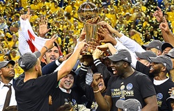 Golden State Warriors 2015 và 2017 khác biệt như thế nào?