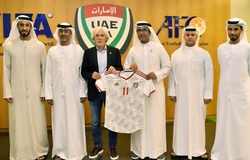 Quyết đòi nợ ĐT Việt Nam, UAE tính thay HLV trưởng