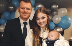 Huyền thoại Liverpool và con gái nhập viện vì tai nạn xe hơi