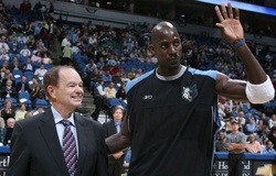 Kevin Garnett không thèm treo áo tại Minnesota Timberwolves, tố ông chủ là kẻ tráo trở