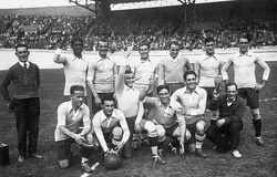 World Cup tổ chức lần đầu tiên có bao nhiêu đội tham dự?