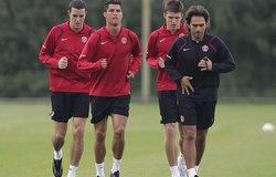 Ronaldo "hành hạ" đồng đội ở MU đến mức phải dùng bình thở