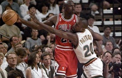 Michael Jordan dạy dỗ tân binh kiêu ngạo như thế nào?