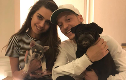 Mesut Ozil với biệt thự 10 triệu bảng và bộ sưu tập "xế hộp" đắt đỏ