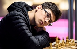 Thần đồng Alireza Firouzja liên tiếp gặp xui từ khi thua Vua cờ Magnus Carlsen ở Carlsen Invitational