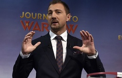 Cựu sao Liverpool Jerzy Dudek "cà khịa" từ Ronaldo đến Messi