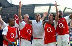 Tròn 16 năm, đội hình Arsenal bất bại đăng quang tại Ngoại hạng Anh