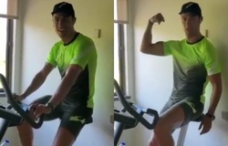 Cristiano Ronaldo đạp xe “tóe lửa” chờ ngày trở lại Italia