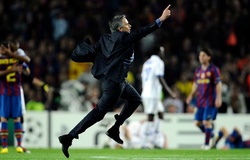 Tròn 10 năm Mourinho khiến Messi và Guardiola ôm hận ở Nou Camp