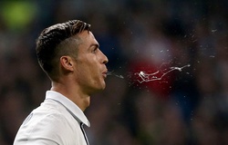 Ronaldo, Messi có thể bị phạt nặng nếu giữ thói quen “phun mưa”
