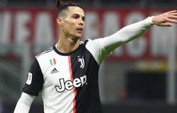 Ronaldo bị cáo buộc rò rỉ tin đồng đội nhiễm bệnh để "trốn" về Italia