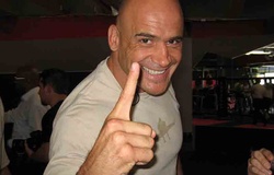 Cựu vô địch UFC kể chuyện hạ gục 3 "Đặc nhiệm Hải Quân Mỹ" tại Nhật