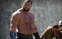 Lập KLTG mới nâng deadlift: "The Mountain" Hafthor Bjornsson nhấc bổng một lúc 6 Cristiano Ronaldo!