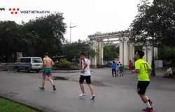 Công viên ở Hà Nội mở cửa sau dịch COVID-19, người tập thể dục tấp nập vào ra