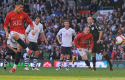 Trọng tài cầu mong Ronaldo sút trượt phạt đền vì lý do khôi hài