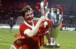 Tròn 42 năm Kenny Dalglish tỏa sáng đưa Liverpool lên đỉnh châu Âu