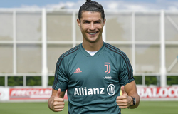 Ronaldo được bạn gái thiết kế kiểu tóc mới lạ mắt