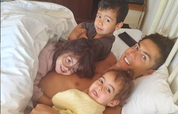 Cristiano Ronaldo hóa trang thành Aladdin nhân dịp sinh nhật con