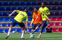 Hình ảnh Messi tung hoành trên sân tập khiến CĐV Barca phấn khích