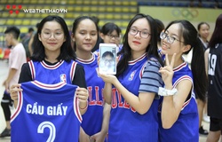 Muôn vạn cách tạo dáng cùng huy chương tại Giải Bóng rổ Hè Hà Nội