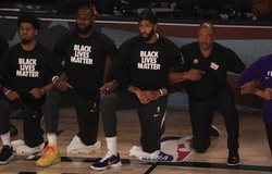 Cầu thủ NBA lần đầu quỳ gối hát quốc ca