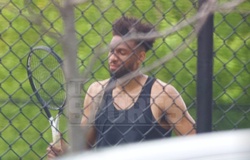 Jabari Parker chơi tennis không đeo khẩu trang dù nhiễm COVID-19