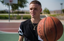 Vì sao huyền thoại bóng rổ đường phố Professor không được chơi tại NBA?