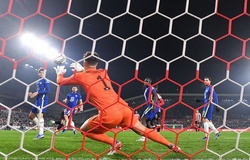 Kepa được khen đạt cấp độ Oliver Kahn khi cứu thua cho Chelsea