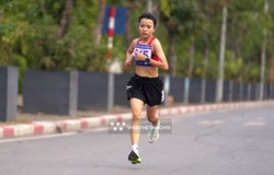 “Ớt tiêu 37kg” Lê Thị Tuyết cạnh tranh huy chương Giải Bán Marathon Quốc tế Việt Nam 2024
