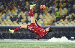 Lewandowski ghi bàn “xe đạp chổng ngược” và kỳ tích có một không hai