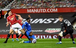 MU may mắn tránh được phạt đền từ Maguire trước Brighton