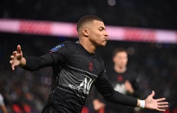Messi xem Mbappe ghi bàn gây tranh cãi khác cho PSG
