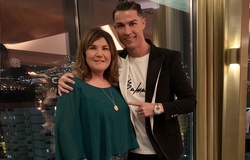 Mẹ của Ronaldo được cứu sống bằng cú điện thoại kịp thời
