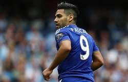 Choáng với số tiền Chelsea bỏ ra “nuôi” Falcao“