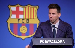 Vì sao Messi vẫn còn ở Barcelona mà chưa bay đến Paris?