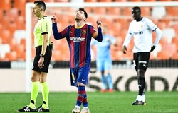 Messi rút ngắn khoảng cách trong cuộc đua Chiếc giày vàng