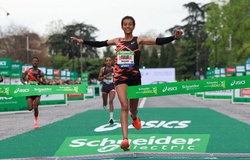VĐV lần đầu thi 42km chiến thắng giải marathon ở thành phố tổ chức Olympic Paris 2024