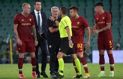 Mourinho cùng trợ lý bị đuổi khỏi sân với 3 cầu thủ AS Roma