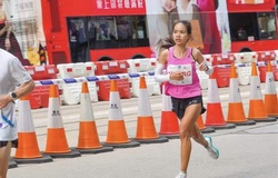 Cô gái Bình Phước trải lòng sau kỳ tích phá kỷ lục quốc gia marathon nữ