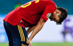 Pedri phải “trả giá” cho danh hiệu Cậu bé vàng 2021