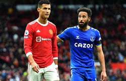 Ronaldo 4 lần từ chối tặng áo đấu sau trận hòa thất vọng của MU